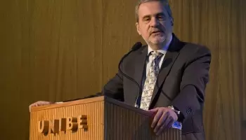 Carlos Fara: “El oficialismo se dirime si acepta unas primarias o elije un candidato único”