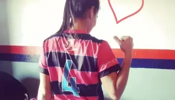 "Con siete años decidí rebelarme y empezar con el fútbol femenino"