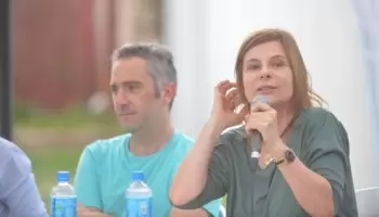 Saintout y Larroque presentaron documental sobre la inundación del 2 de abril con catarata de insultos