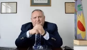 El juez que sueña con ser intendente de Javier Milei y atiende de los dos lados del mostrador
