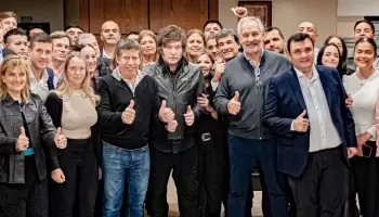 Tucumán: Militantes de Milei destrozaron un stand político del espacio opositor