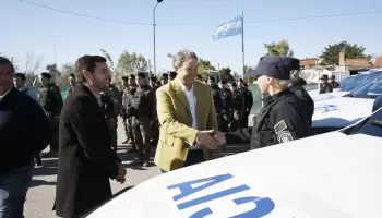 Almirante Brown presentó 300 nuevos efectivos, camionetas 0km y motos policiales