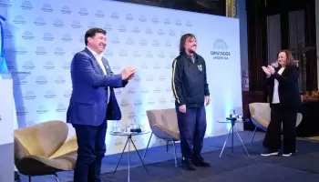 Cecilia Moreau firmó el compromiso de prevención y lucha contra las drogas junto al Padre Pepe