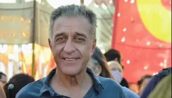 Néstor Pitrola: “Centenares de miles de docentes no aceptan el ajuste acordado entre Baradel y Kicillof”