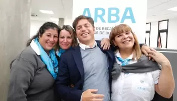 A un costo de 17 millones, funcionario de Kicillof adorna su oficina con cortinas otomanas