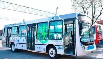 Ya circula en La Plata el primer ómnibus a batería de litio: “Esto derrama en empleos y producción”