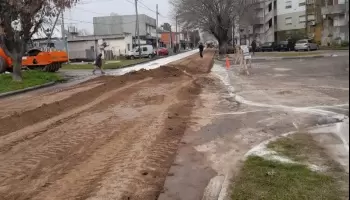 La Plata: El municipio coloca nuevo asfalto en tramos clave de zona sur
