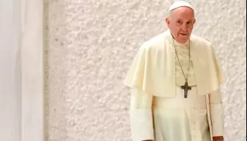 El arzobispo Fernández será nombrado cardenal luego de dejar rápidamente el país