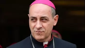 El nuevo prefecto del Papa Francisco y su guía para “besar mejor”