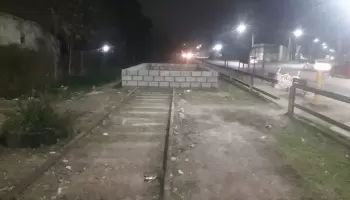 Pilar: Edificaron una casa sobre las vías del tren