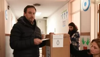 Votó Darío Ganduglia y alertó por faltantes de boletas: “Los fiscales están trabajando en eso”