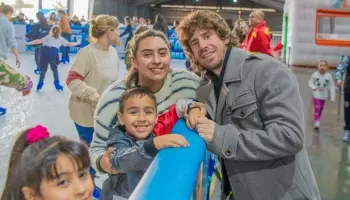 Miles de familias de San Fernando disfrutan la Pista de Patinaje sobre Hielo