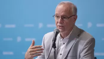 Daniel Gollán y el faltazo a la votación de la ley de Alquileres para irse de vacaciones a Europa