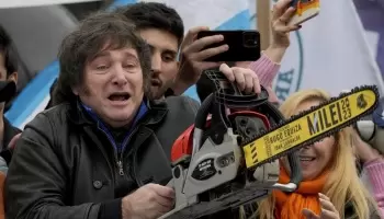 Javier Milei invitó a sus militantes a ir con motosierras y machetes a un acto político