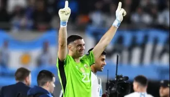 A falta de Messi, es el Dibu Martínez quien aporta un nuevo récord para Argentina