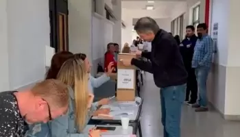 Máximo Kirchner se cayó de la cama y votó temprano: “Hay que tener fe y esperanza”