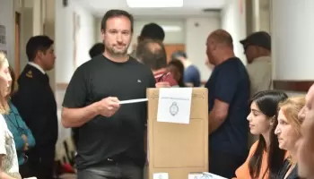 Votó Darío Ganduglia: “Denunciamos ante la Justicia Electoral la rotura sistemática de boletas de Juntos”