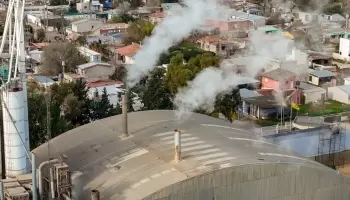 Vecinos de La Matanza alertan: “Las chimeneas de Klaukol nos están matando”