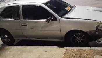 La Plata: Un auto atropelló a un motociclista en 12 y 51