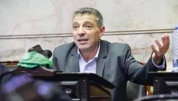 La izquierda llama “a votar en contra de Milei y a favor de Massa”