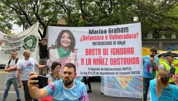 Protesta contra el "ninguneo" de Marisa Graham, titular de la Defensoría de la Niñez