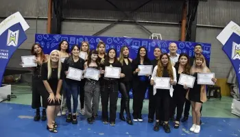Los egresados del Centro de Estudios de Malvinas Argentinas recibieron su diploma