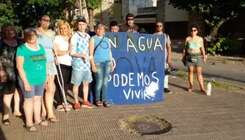 Problemas con el agua en La Plata: "Estamos cansados que salga con sedimento y color"
