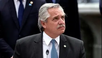 Tras ser denunciado penalmente, piden prohibirle la salida del país a Alberto Fernández