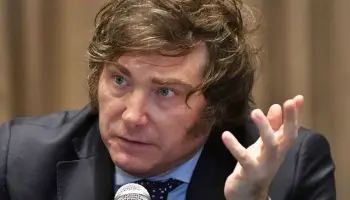 Apenas tres de cada diez argentinos apoyan el mega decreto de Javier Milei