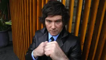 El DNU de Javier Milei dejará sin protección a los usuarios de tarjetas de crédito