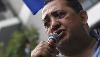 Luis D’Elía: “El pueblo está sufriendo mientras La Cámpora y Máximo Kirchner están guardados en la cama”