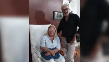 Hay crisis: Elisa Carrió canjeó corte de pelo por publicidad en sus redes sociales