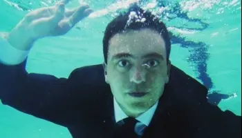Ante un mar revuelto, la UCR ensaya su destino histórico