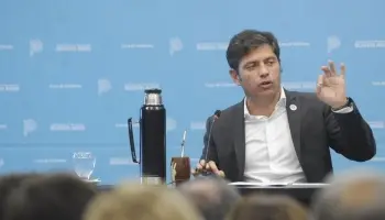 Axel Kicillof cerró un salvaje tarifazo del 102 por ciento para los peajes de AUBASA