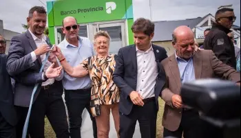 Kicillof tocó fondo e inauguró un cajero automático