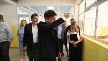 A días del otoño, Kicillof compra ventiladores para escuelas con un grosero sobreprecio