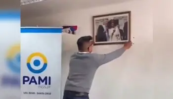 Director de PAMI Santa Cruz descolgó un cuadro de Néstor y Cristina