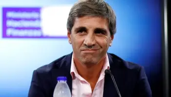La economía del gobierno: “No son anarcocapitalistas, son neoconservadores de la década del 20'”