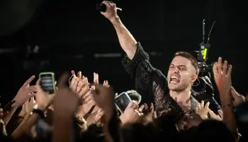 Wos deslumbró con un espectáculo épico en el estadio Racing Club