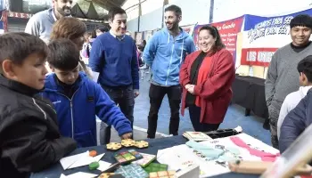 Leo Nardini realizó la entrega de kits didácticos para 11 centros socioeducativos