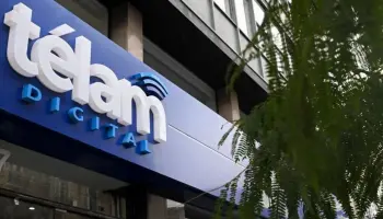 Télam: Intimó a periodistas y fotógrafos de Télam a devolver los elementos de trabajo