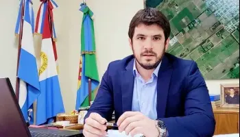 Organizaron un baile con los trabajadores para celebrar la pavimentación de una arteria