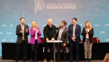Alak participó de la firma del segundo pago del Fondo de Fortalecimiento Fiscal Municipal