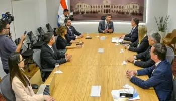 Leandro Zdero otorga viáticos en dólares para invitar al presidente de Paraguay a la Bienal