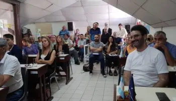 Controversia por ferias de indumentaria en Río Tercero: comerciantes locales reclaman regulación