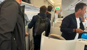 Tras bajar la paritaria de los estatales, Kicillof viajó en primera a Roma