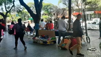 Polémica en Mendoza: La Cámara de Comercio aplaudió las multas a los vendedores callejeros