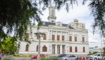 Crisis en Azul: El municipio desdobló el pago de aguinaldos