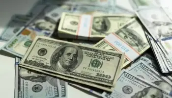 Bajó el dólar, pero el mercado se espantó: Cayeron acciones y bonos y subió el riesgo país