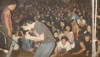 El día que Ricky Maravilla tocó la viola con 2 Minutos para la versión punk de uno de sus clásicos